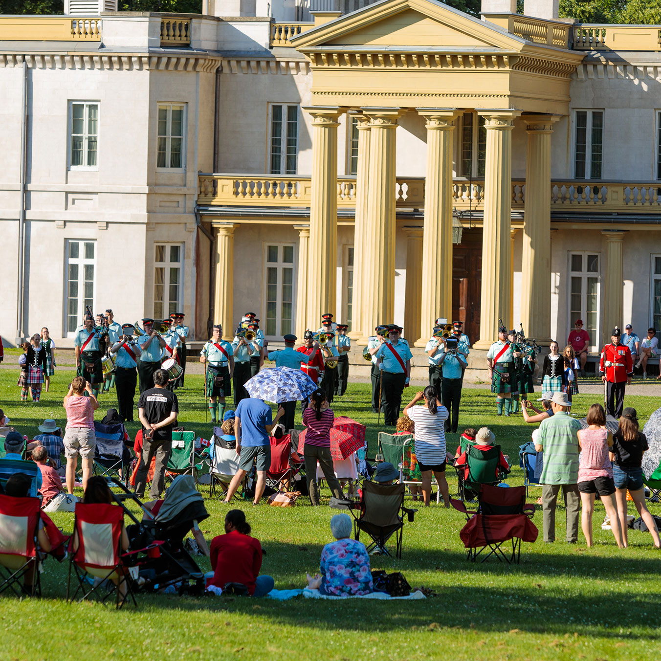 Crowd of people watching band of pipes and drums at Dundurn