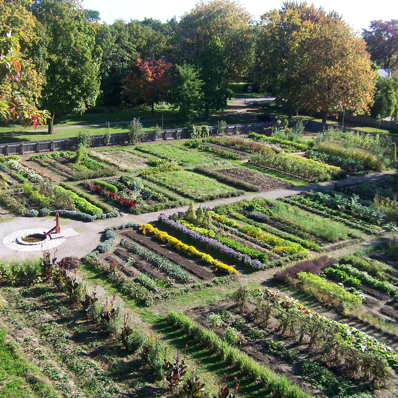 Overview shot of large outdoor garden at Dundurn