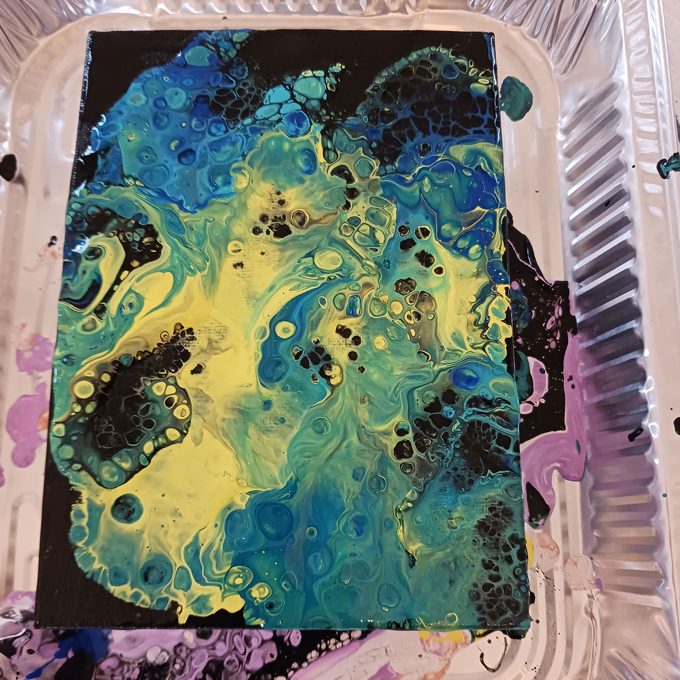 Example of paint pouring artwork from workshop